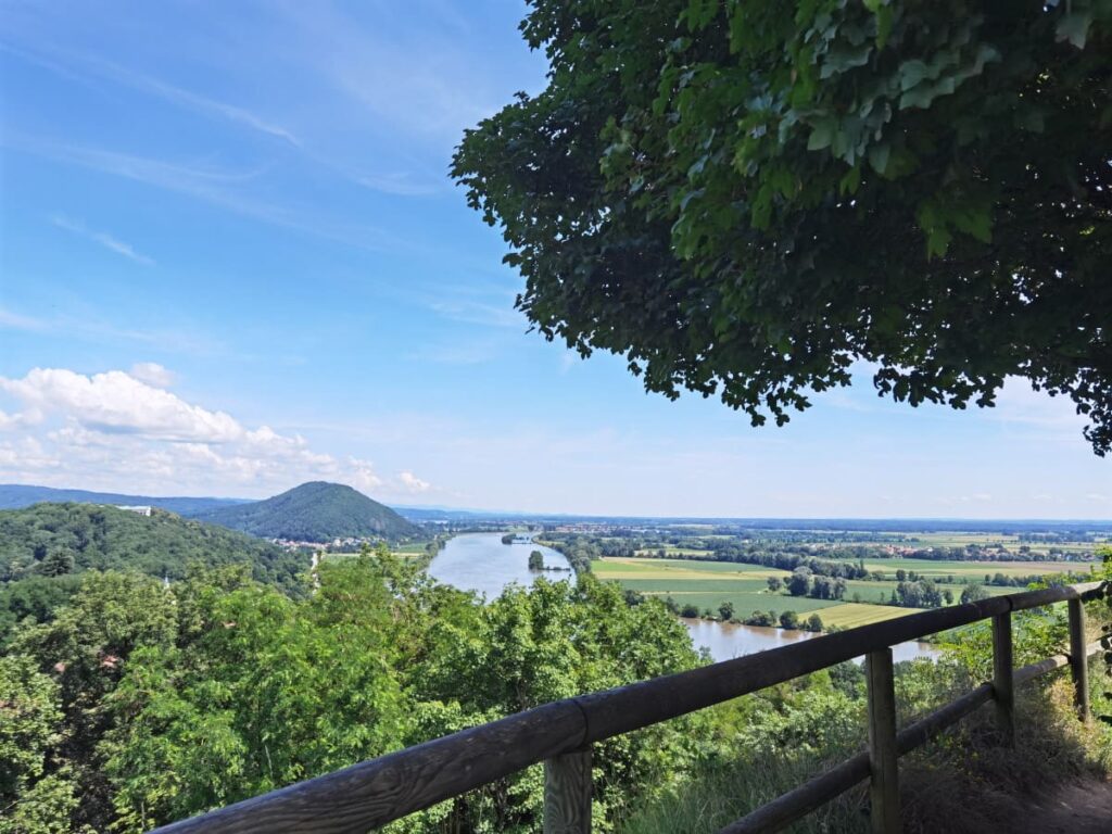 Panoramablick auf der Burgruine Donaustauf