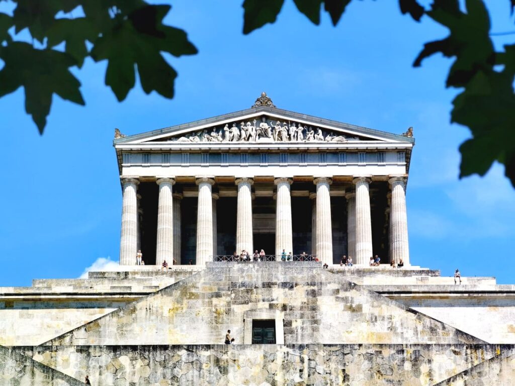 Die Walhalla nahe Regensburg - eine der Top Sehenswürdigkeiten in der Oberpfalz