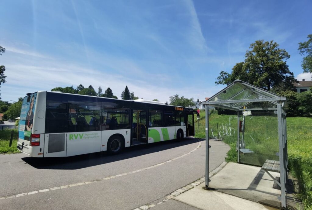 Mit dem Walhalla Bus vom Hauptbahnhof Regensburg zum Fuße der Walhalla in Donaustauf