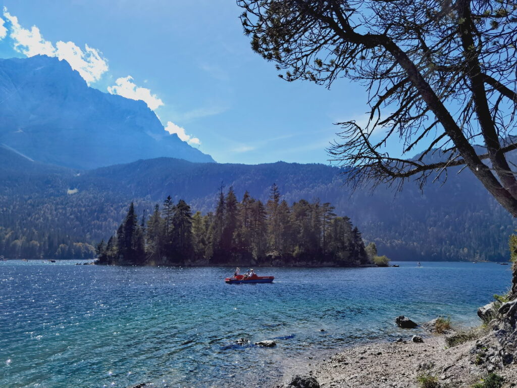 Bayern Sehenswürdigkeiten im Wettersteingebirge: Der Eibsee an der Zugspitze